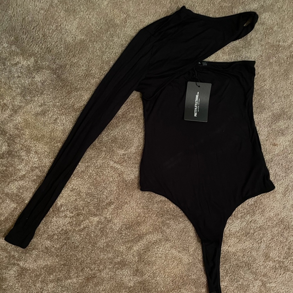 Pretty Little Thing one-sleeved bodysuit black
